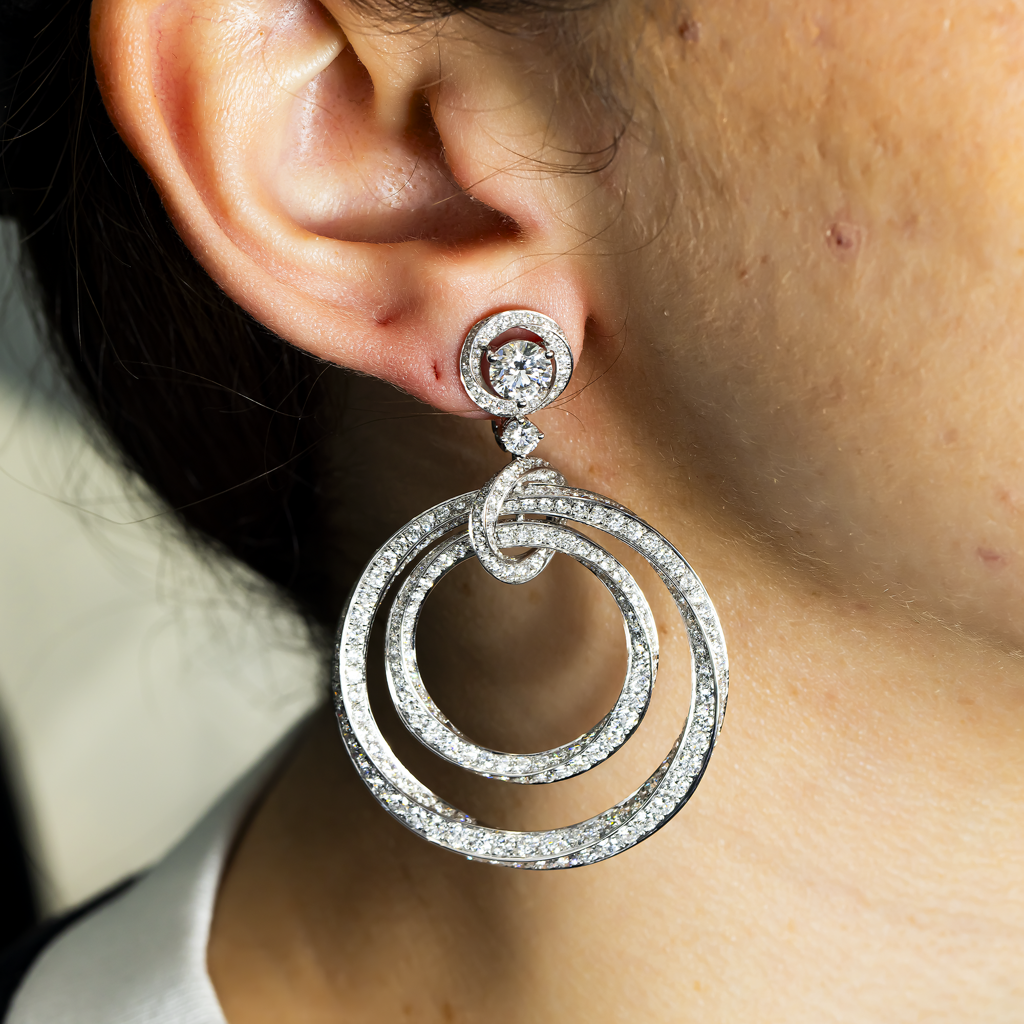 Igi 18K White Gold Twisted Circle Round Diamond Drop Earrings 18.03Ct