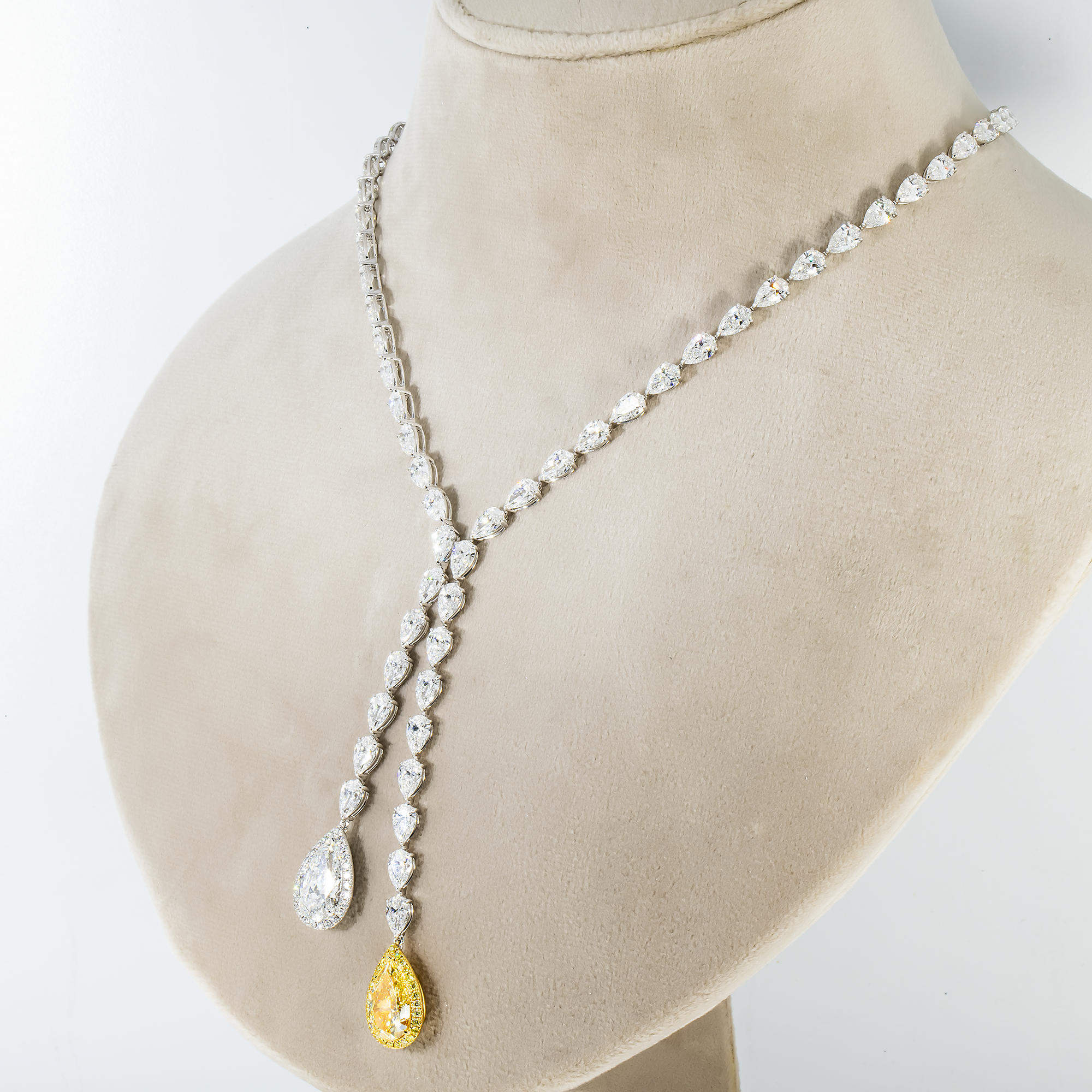 Igi 18K White Gold Pear Cut Fiy Diamond Drop Necklace 41.84Ct Necklace
