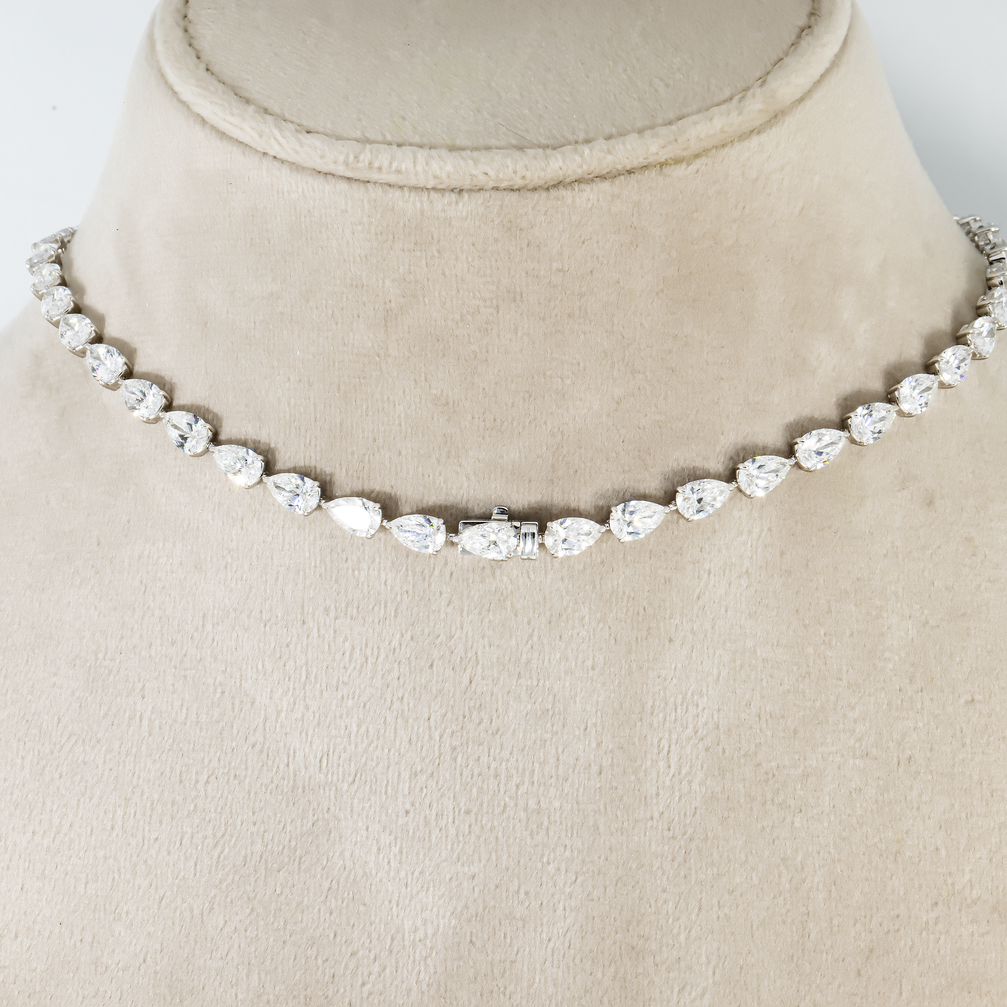 Igi 18K White Gold Pear Cut Fiy Diamond Drop Necklace 41.84Ct Necklace