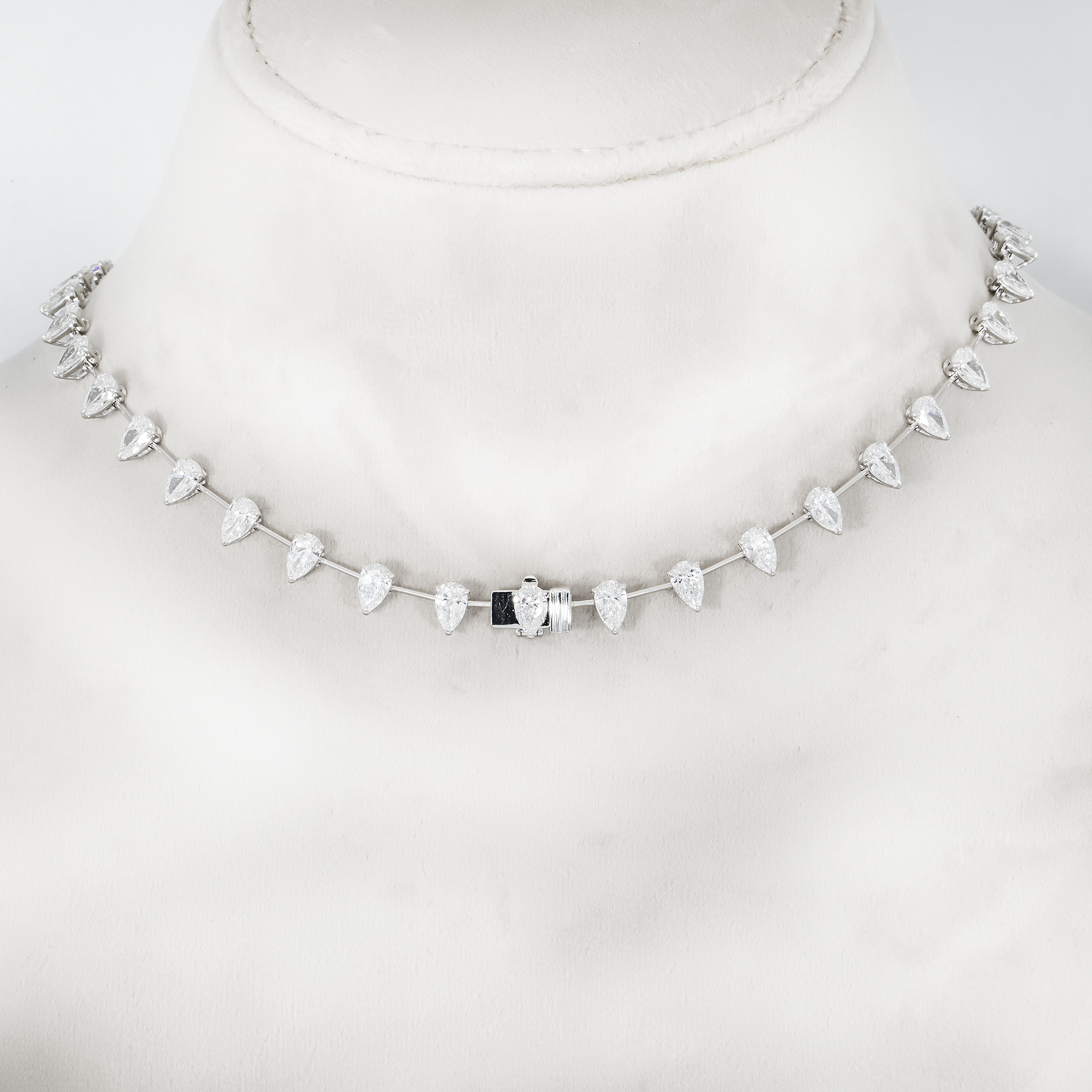 Top-Notch 18K White Gold Full Pear Cut Diamond Drop Necklace