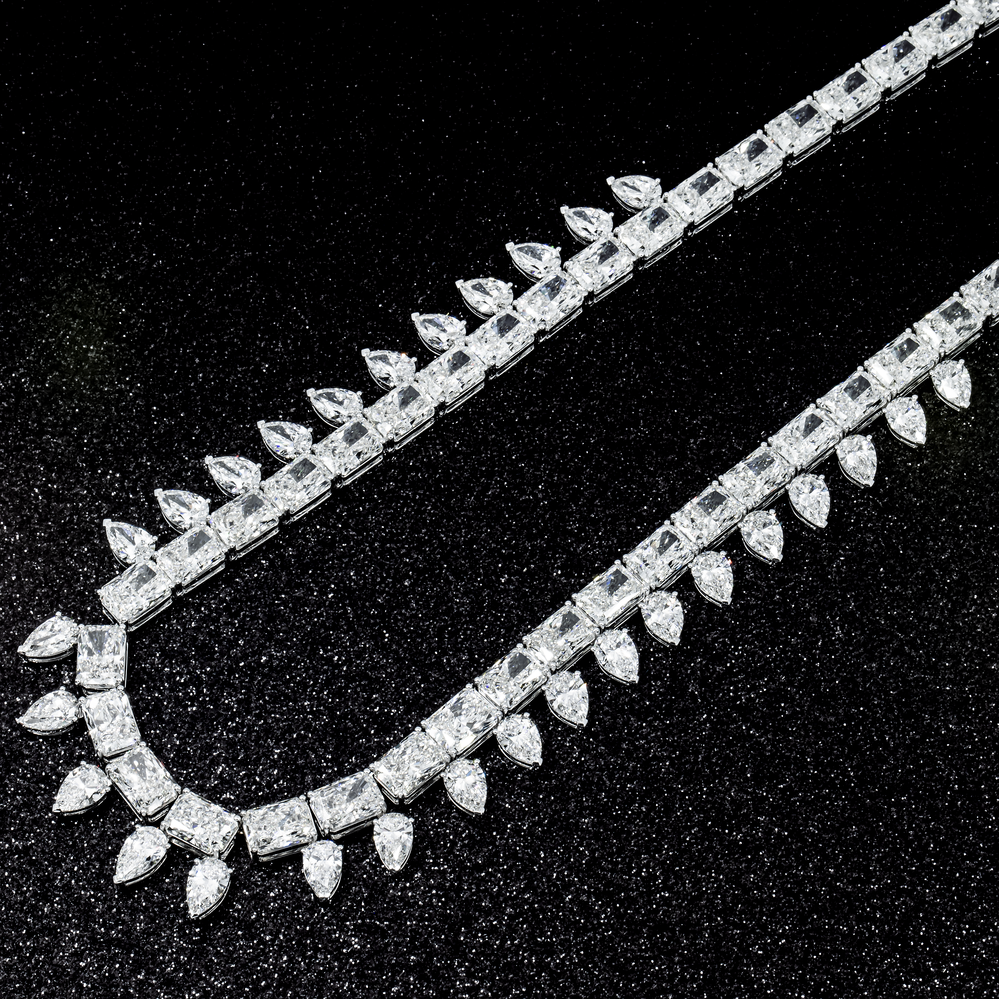 18K White Gold Radiant & Pear Cut Diamond Necklace 118Ct Chains