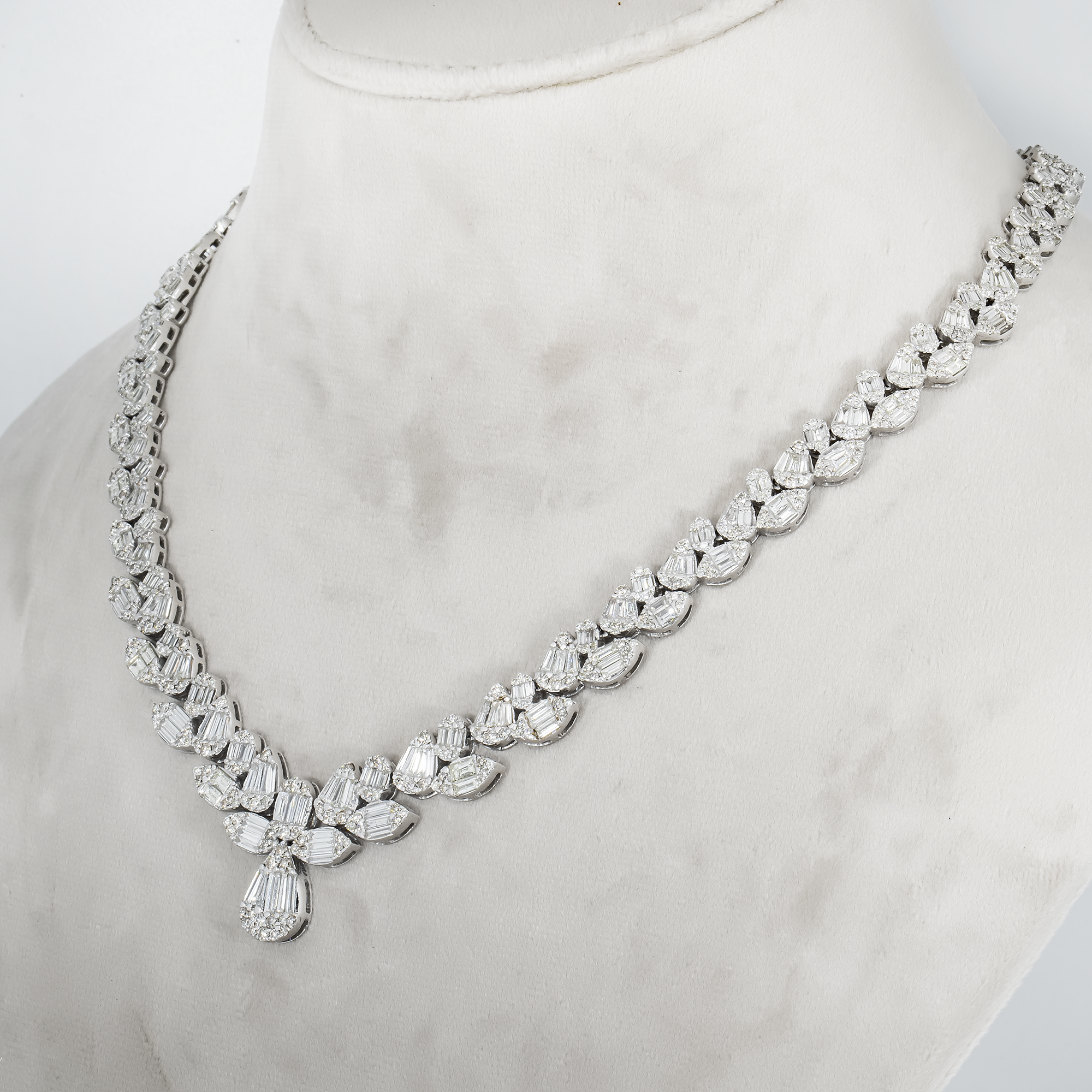 14K White Gold V-Shape Detailed Diamond Necklace 17.07Ct Necklace