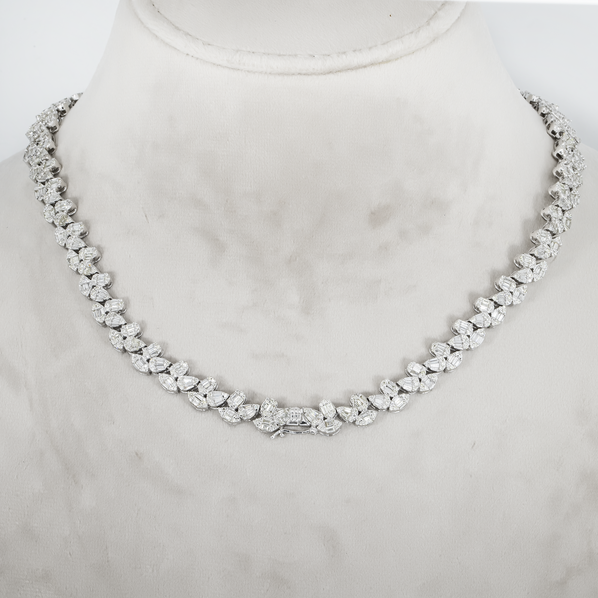 14K White Gold V-Shape Detailed Diamond Necklace 17.07Ct Necklace