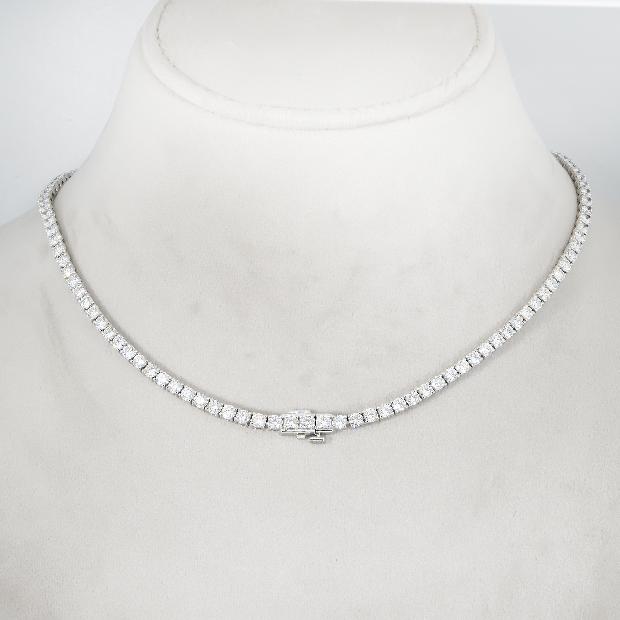 18K White Gold Graduated Round Diamond Tennis Chain 21.79Ct Necklace