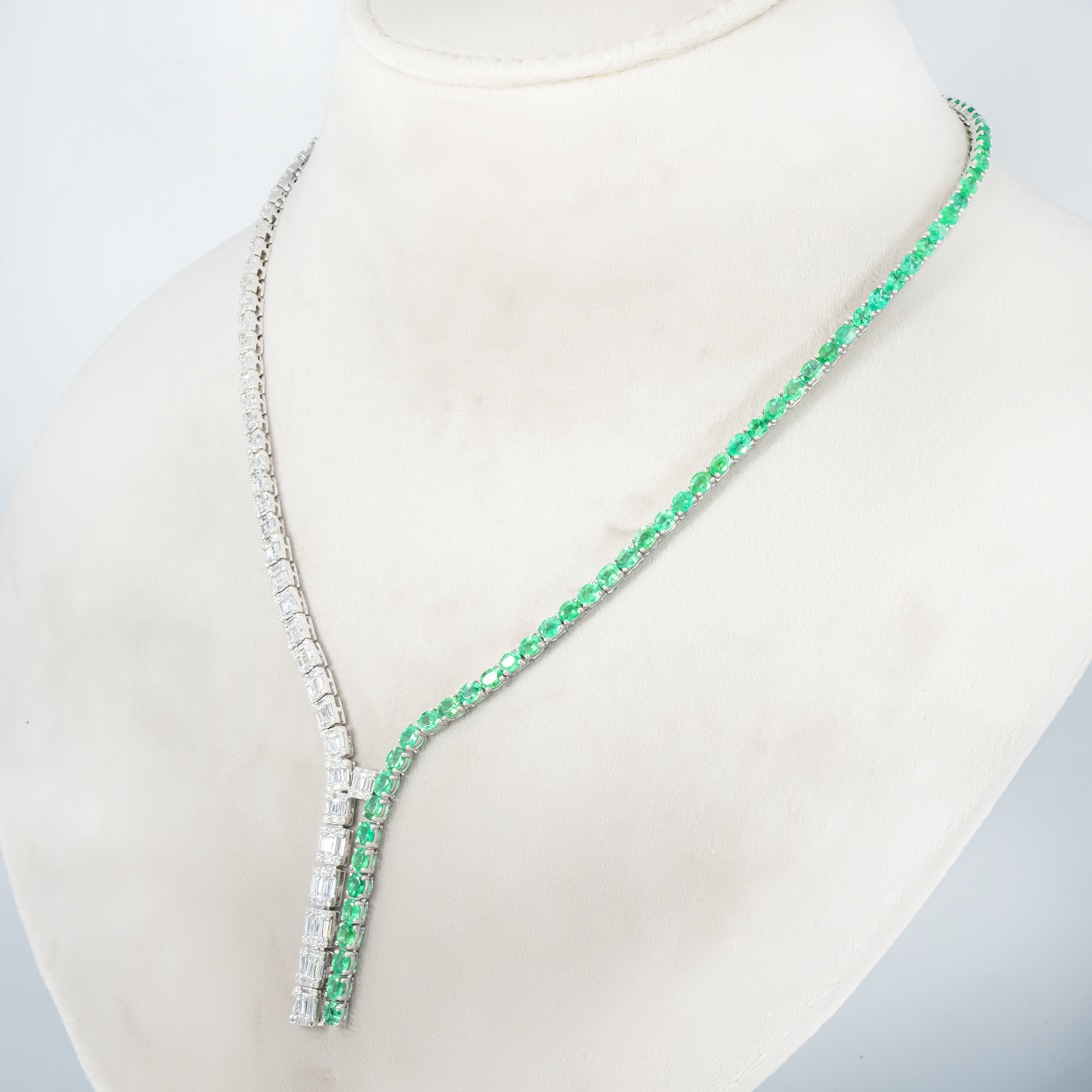 14K White Gold Oval Cut Emerald & Diamond Drop Necklace Necklace