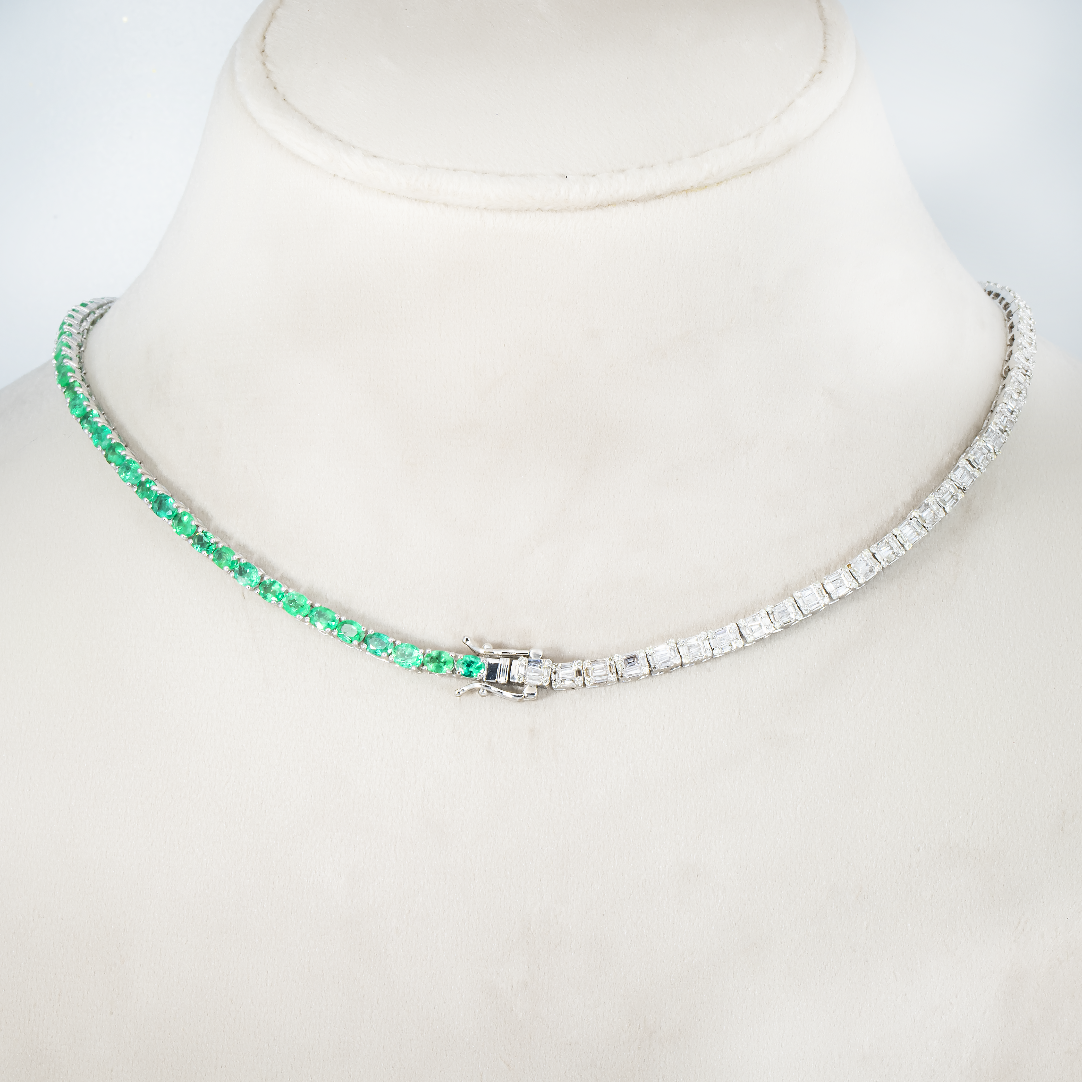 14K White Gold Oval Cut Emerald & Diamond Drop Necklace Necklace