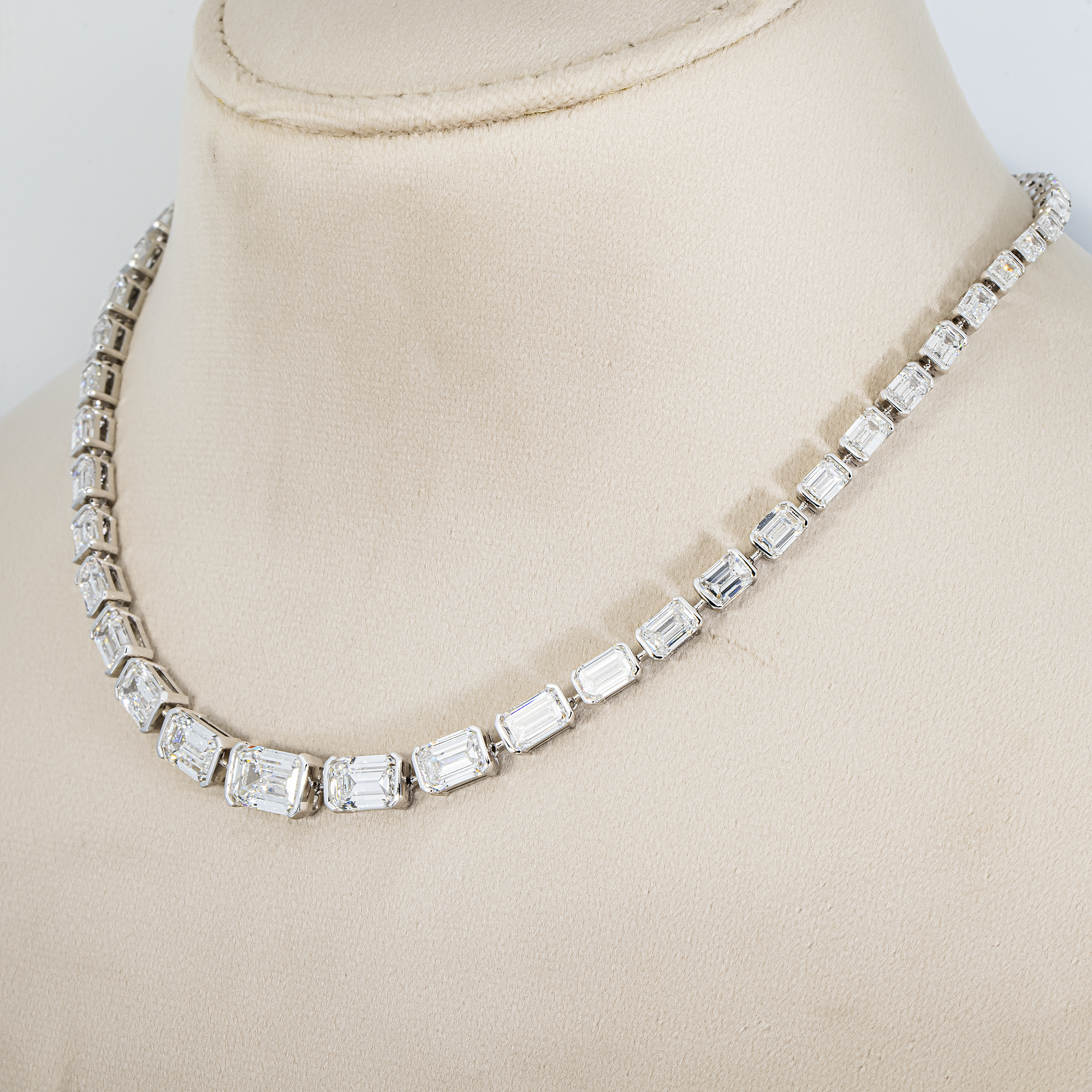 14K White Gold Graduated Emerald Diamond Tennis Chain 30.25ct