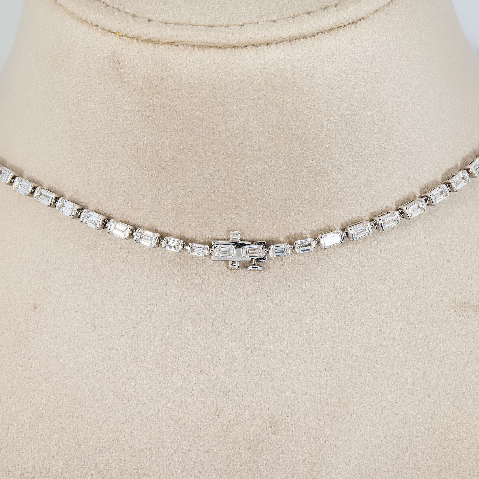 14K White Gold Graduated Emerald Diamond Tennis Chain 30.25ct