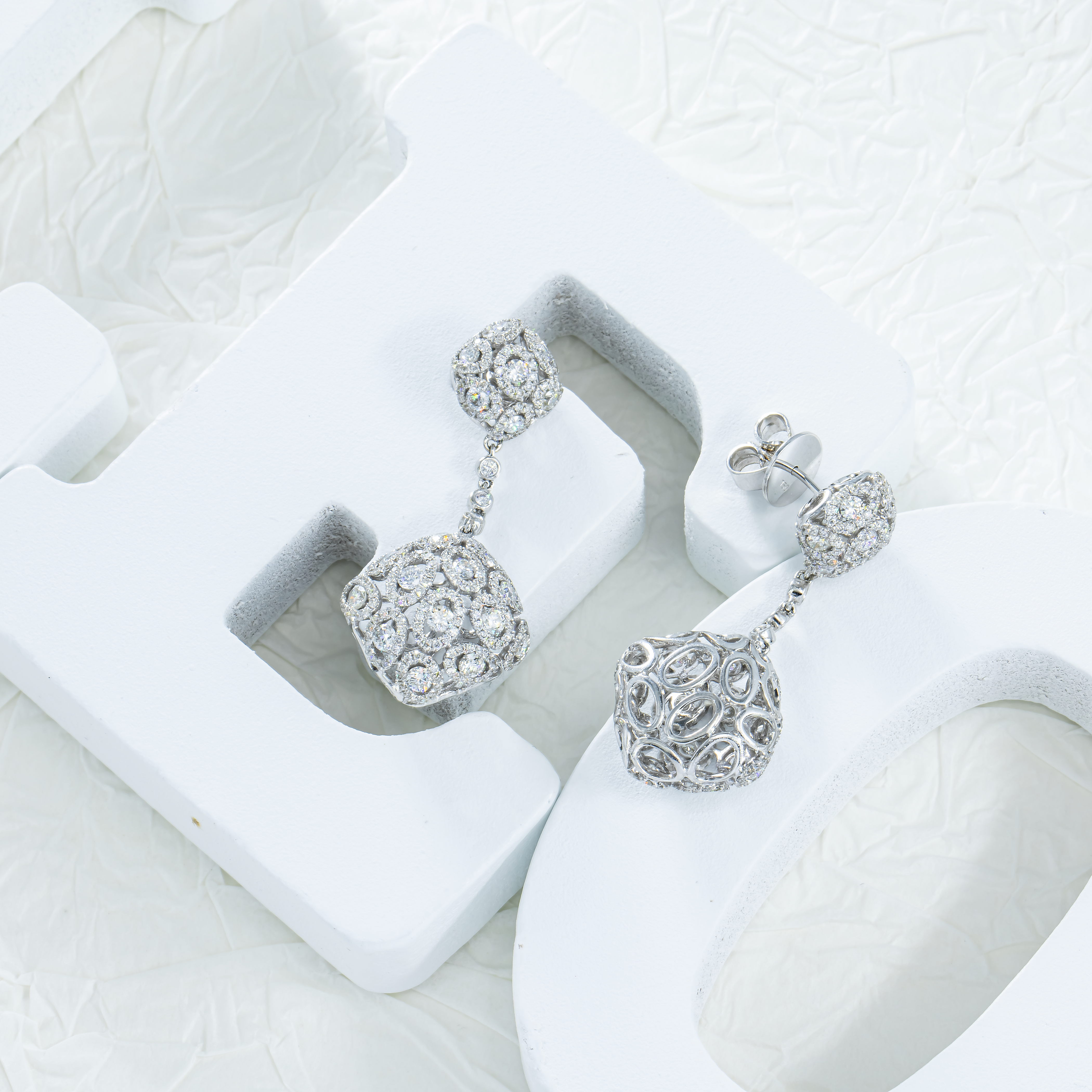 18K White Gold Detailed Diamond Drop Earrings 12.29Ctw