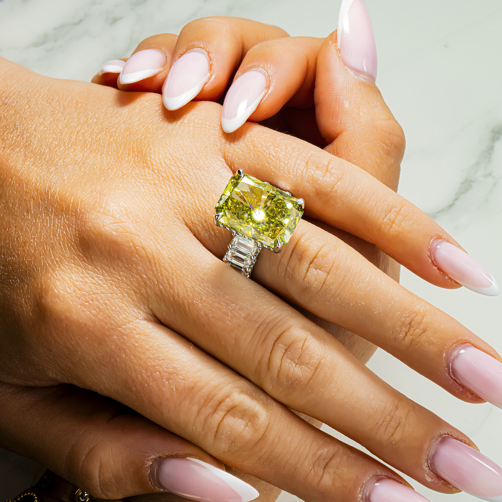 18K White Gold 14.15ct Radiant Fancy Vivid Yellow Diamond Ring 18.42ctw