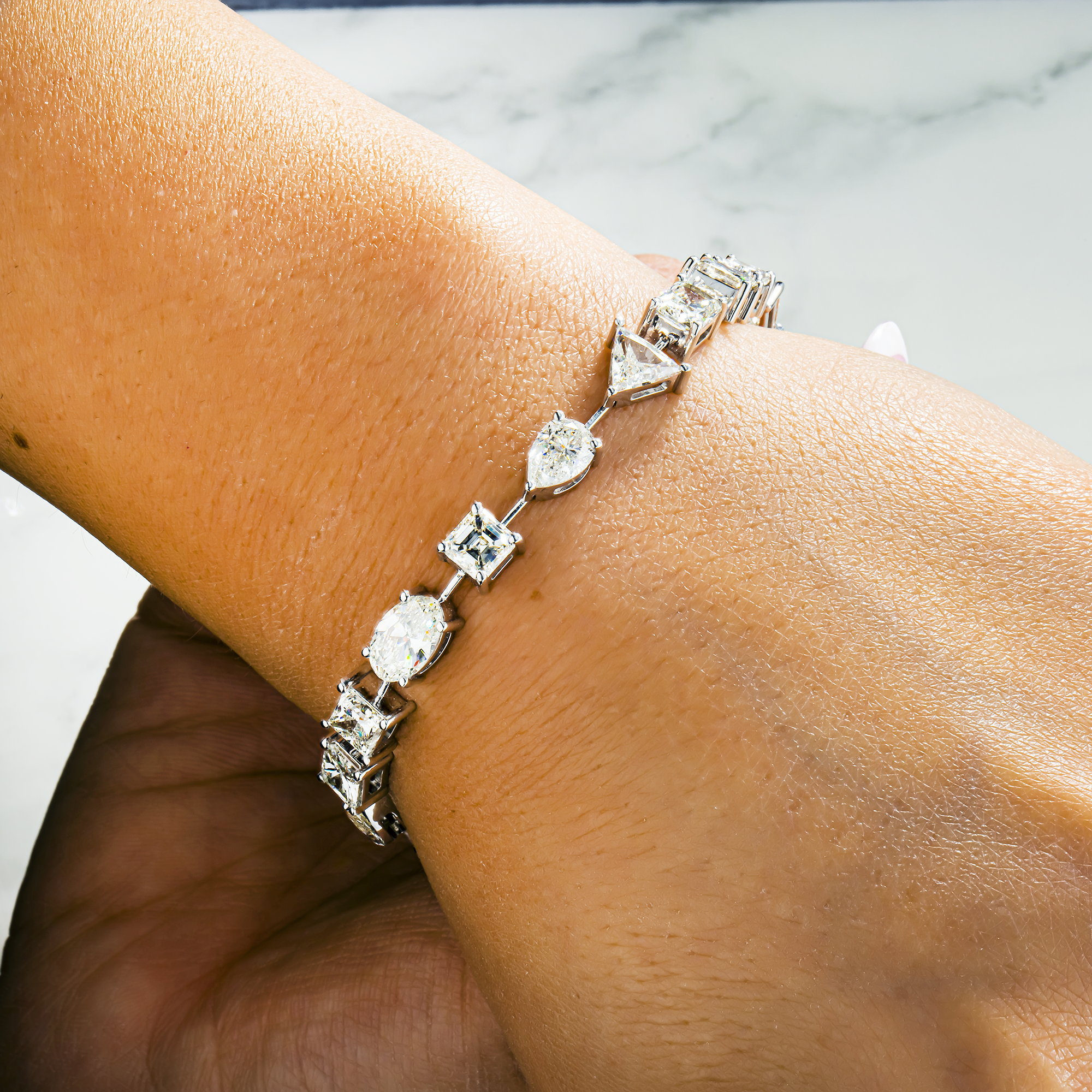 18K White Gold Multi Cut Diamond Satellite Bracelet 16.0ct