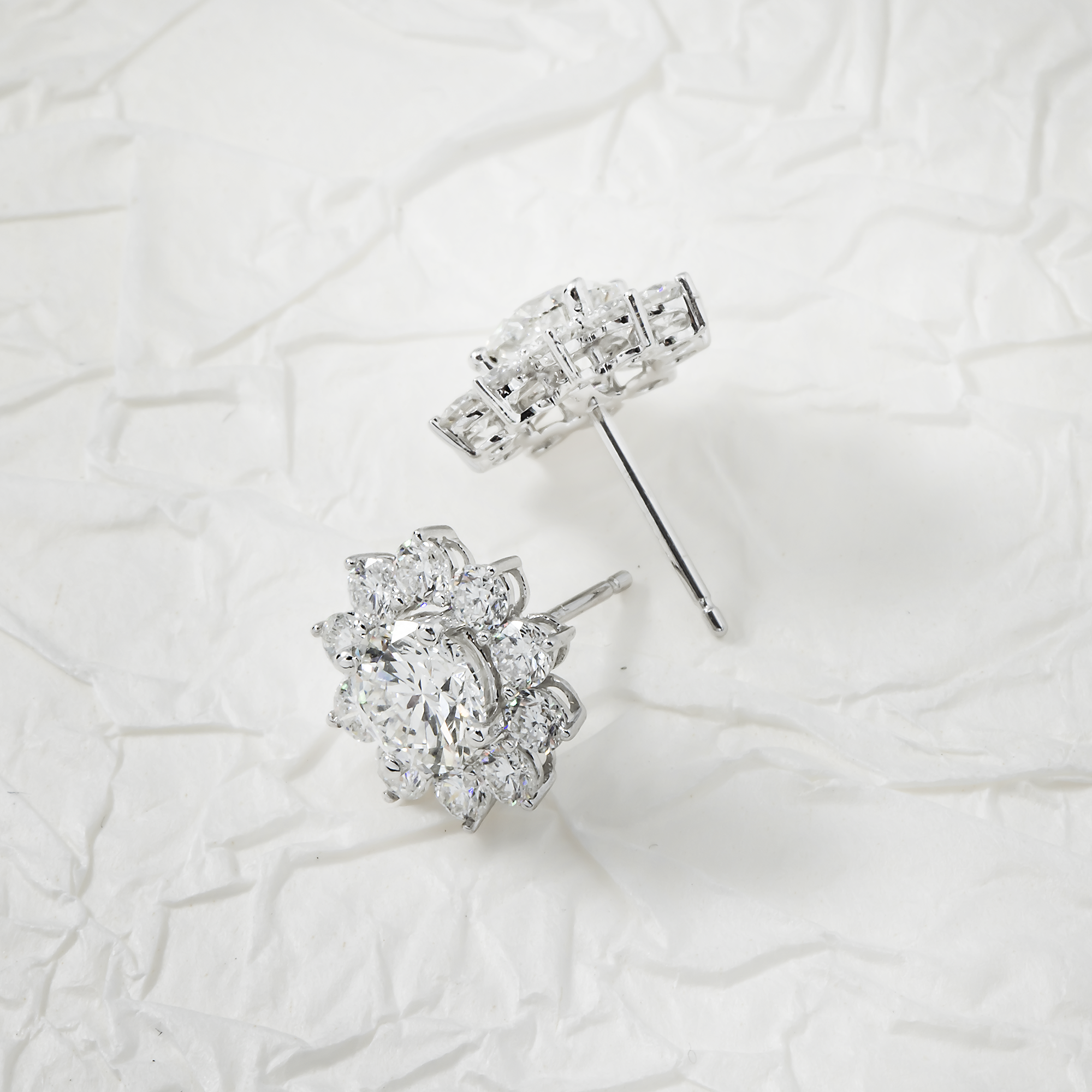 Igi 18K White Gold Round Diamond Sun Stud Earrings 3.60Ctw