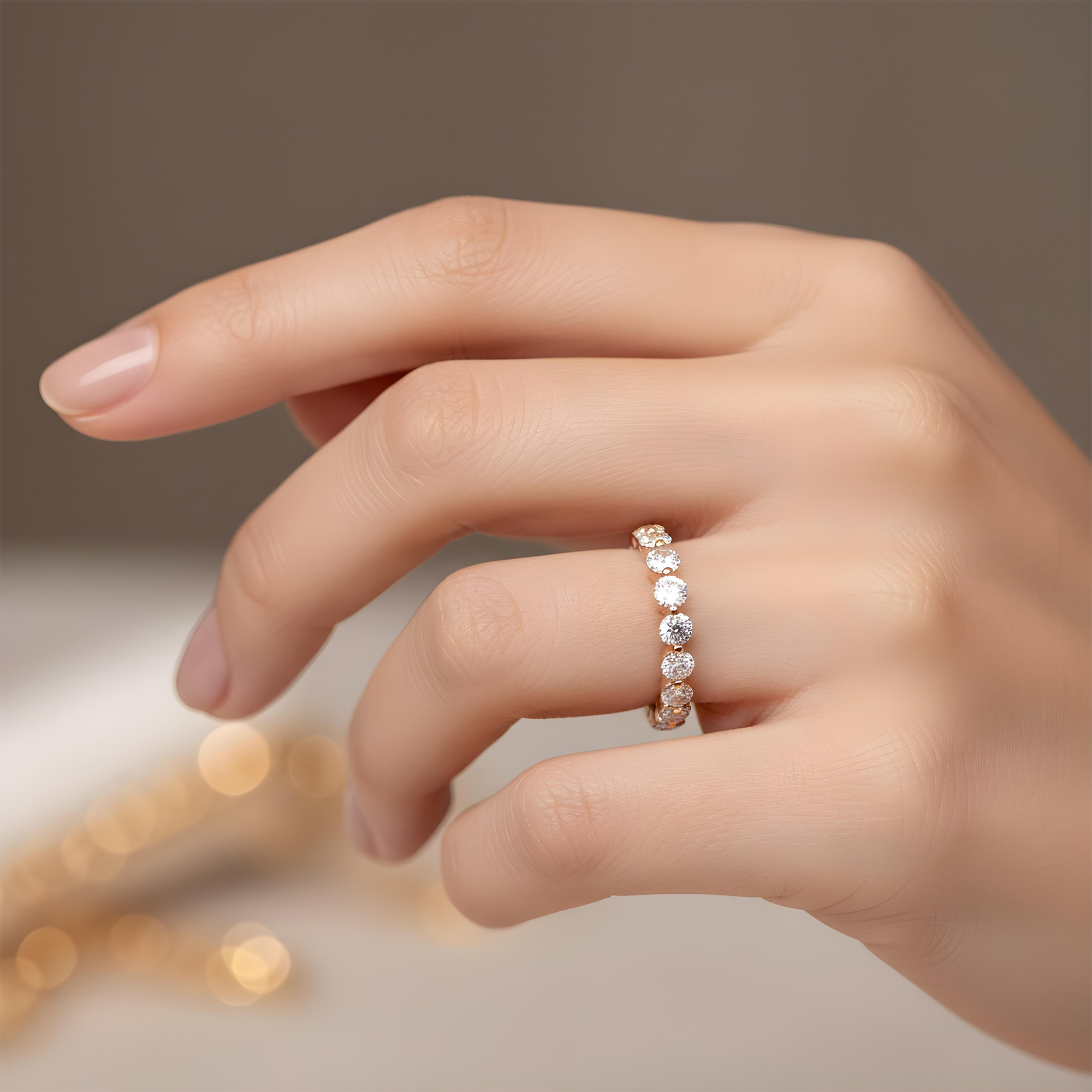 18K White Gold Round Diamond Eternity Ring 3.0ct (Size 7.5)