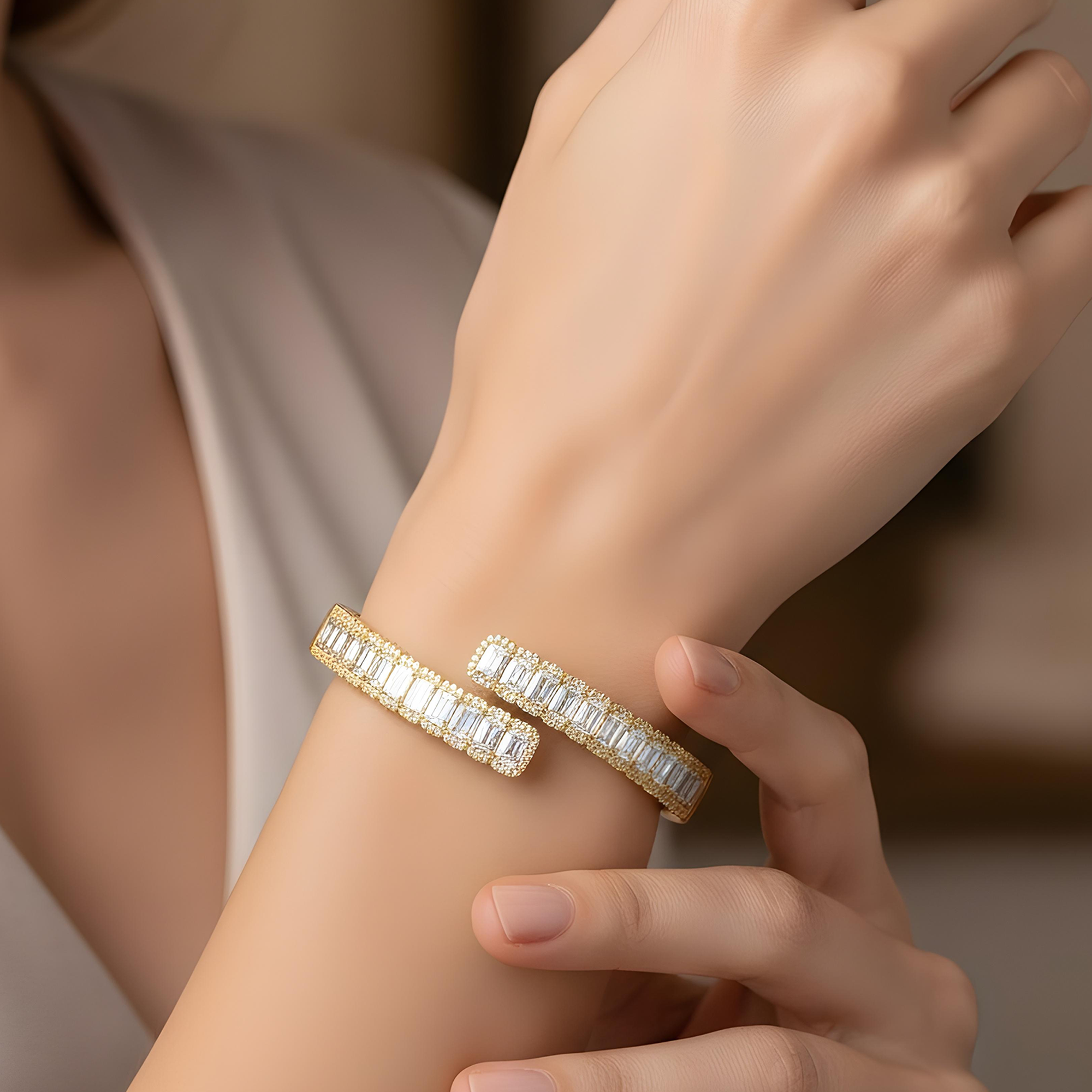 18K White Gold Emerald & Round Diamond Wrap Bangle Bracelet 11.61ct