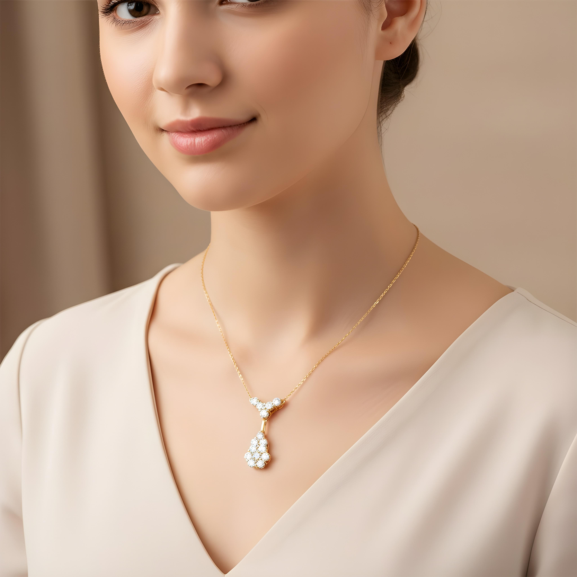 18K White Gold Round Diamonds Diamond Cluster Drop Necklace 2.90ct