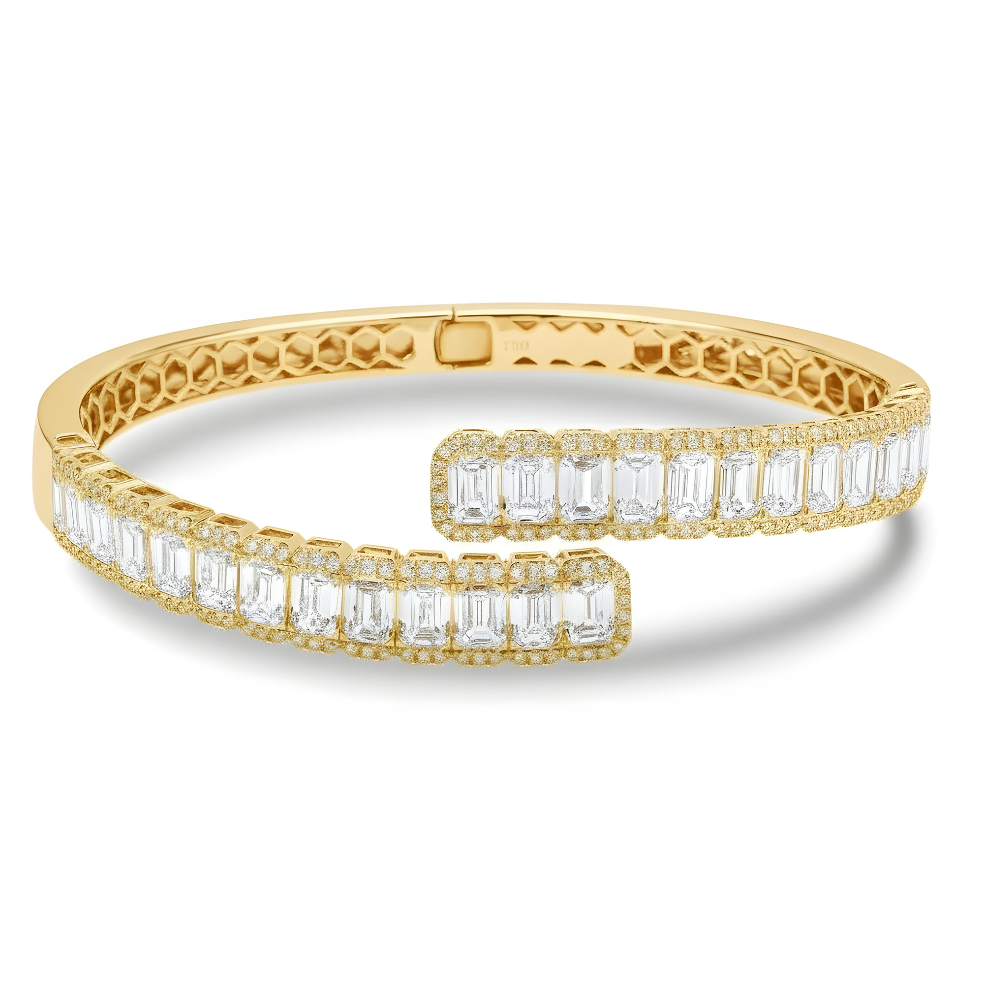 18K White Gold Emerald & Round Diamond Wrap Bangle Bracelet 11.61ct
